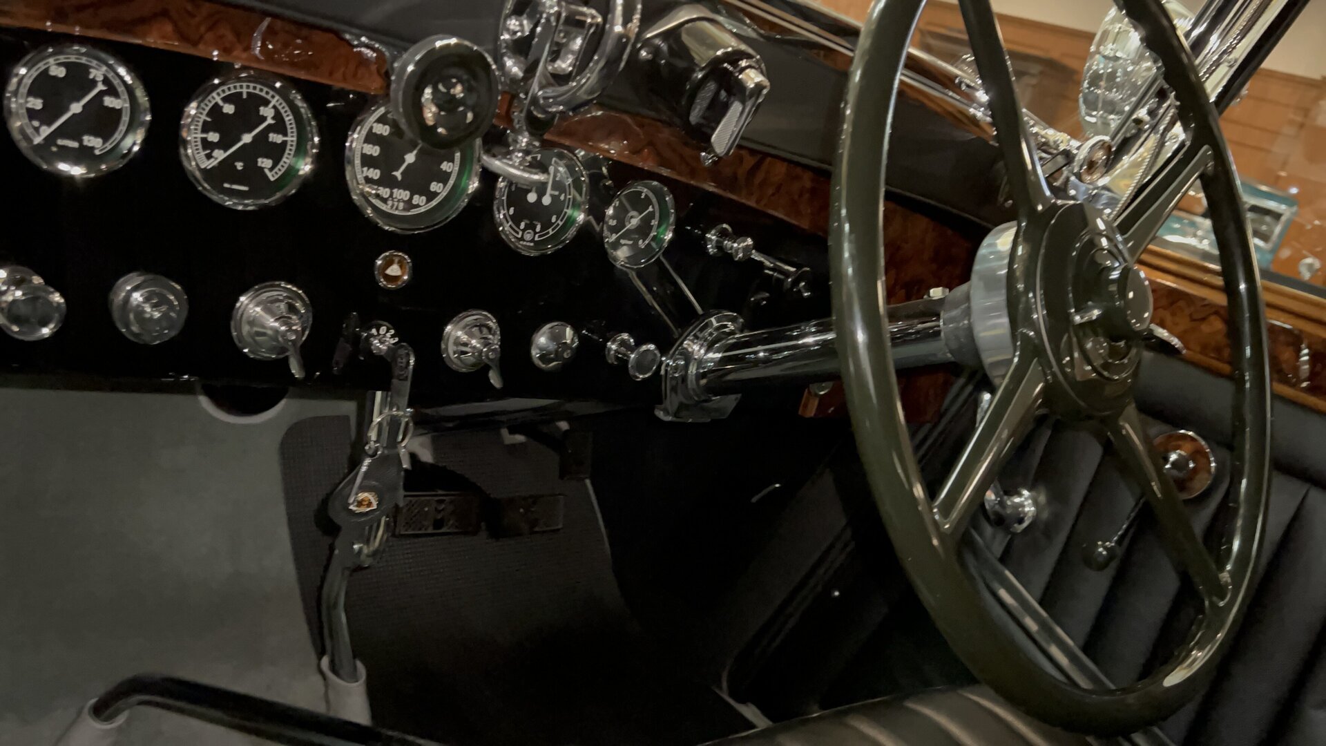 Maybach Zeppelin photographed first-hand by Omar Mukhtar.